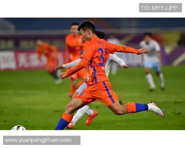 中超激战曼联险胜热刺争议判罚引发全场热议