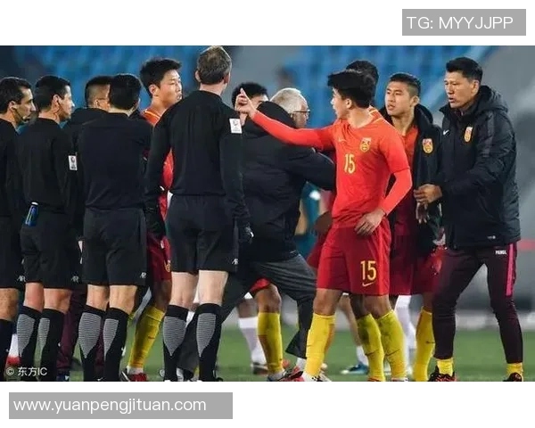 中超激战曼联大胜拜仁红牌事件引发全场热议与争议分析